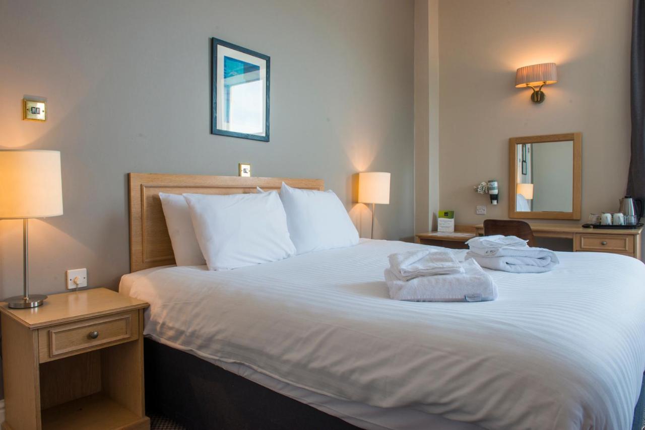 Old Colonial, By Marston's 3*